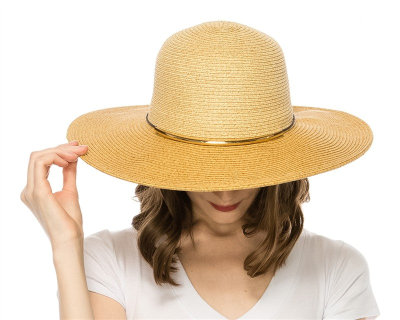 Sombrero City color Natural de Sol Protector, en uso