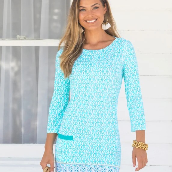 Vestido con Protección Solar Cabana Shift Dress de Cabana Life, estampado Coastal Cottage