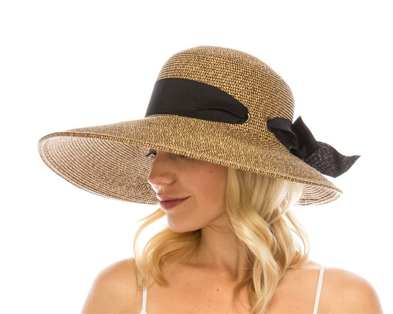 Sombrero Santorini color Café de Sol Protector, en uso