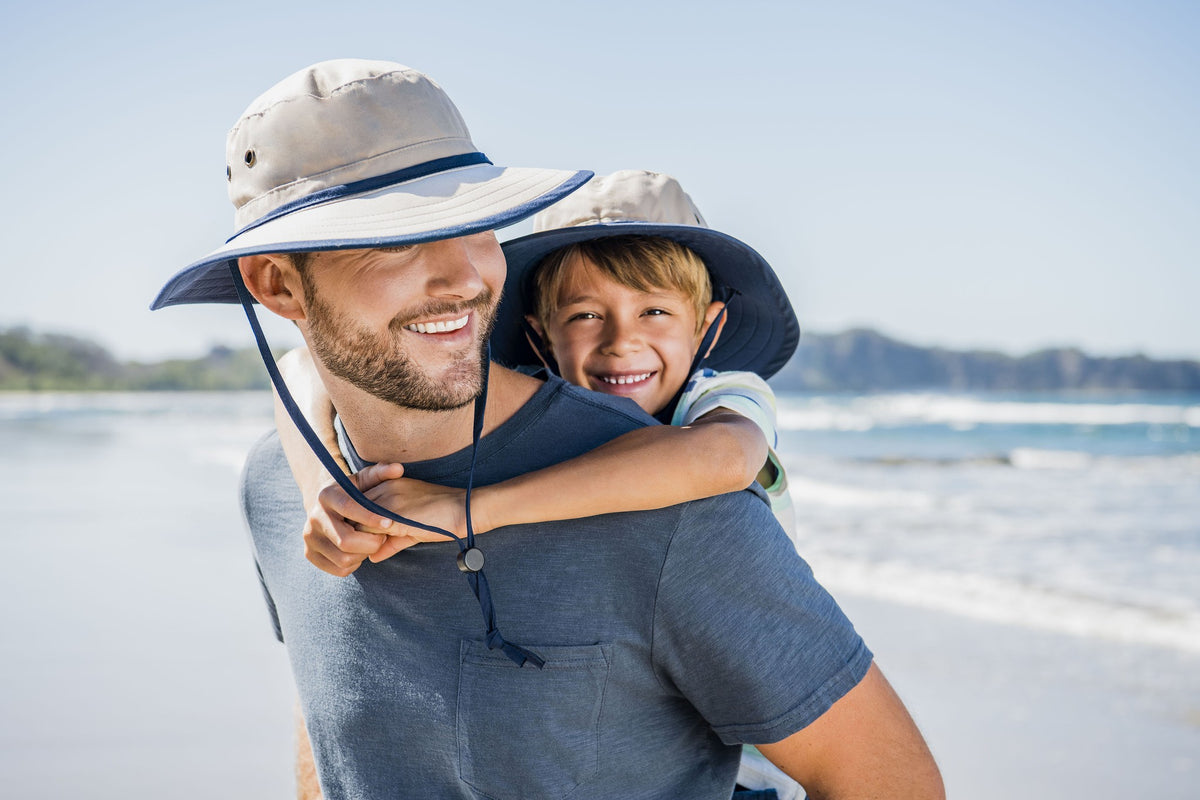 Sombrero Explorer de Wallaroo con protección solar, en uso