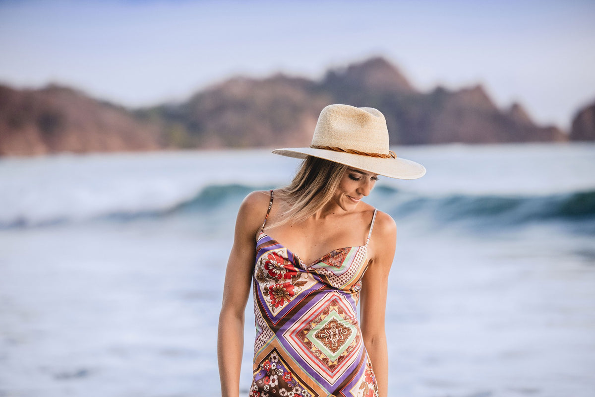Sombrero Tulum de Wallaroo con protección solar, en uso
